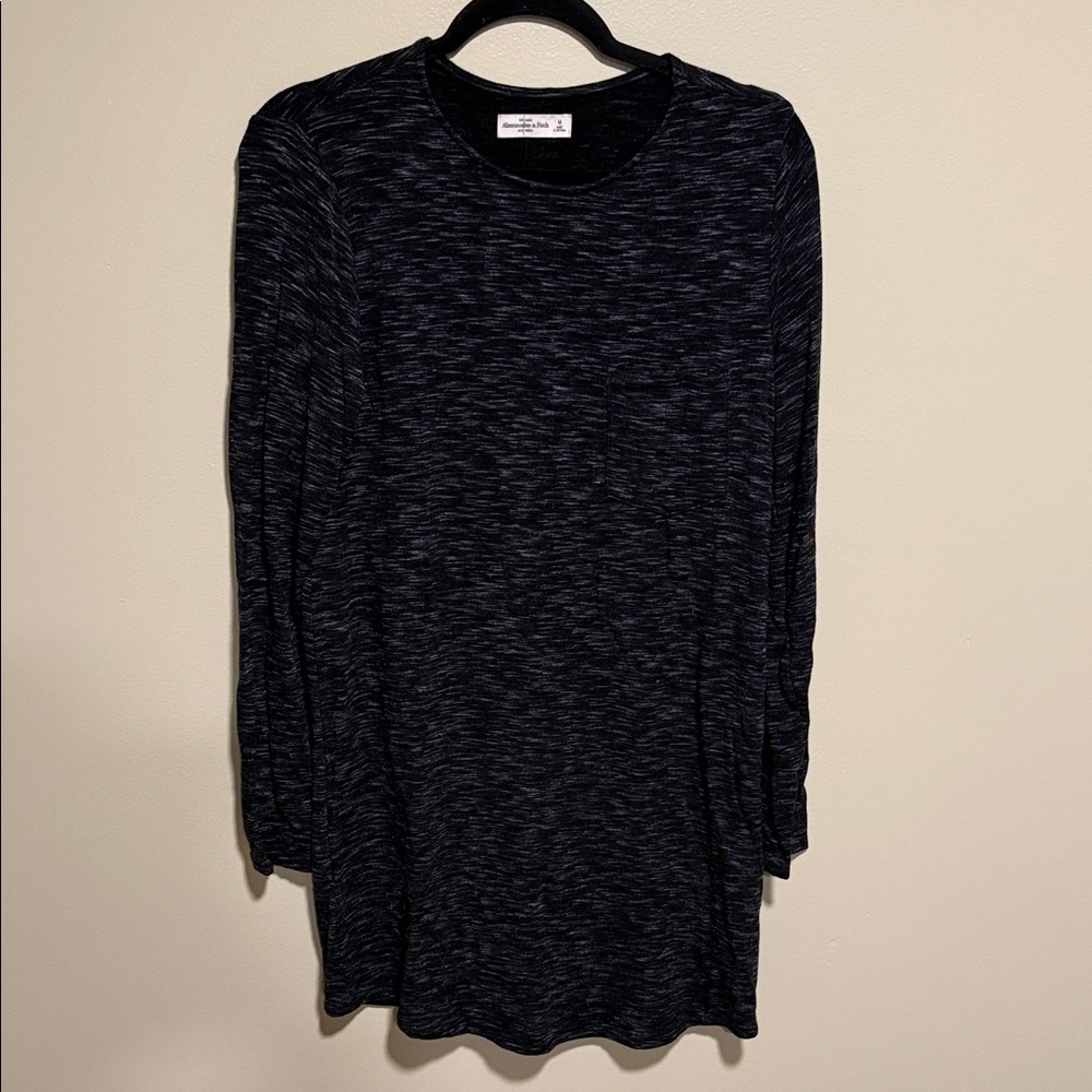 Abercrombie and Fitch Sweater Dress Size Medium Black and White in color